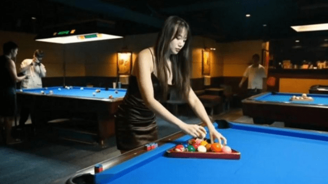 ED-39 - Trải nghiệm em gái làm quán bi-a bím hồng - brjggepk.co.uk